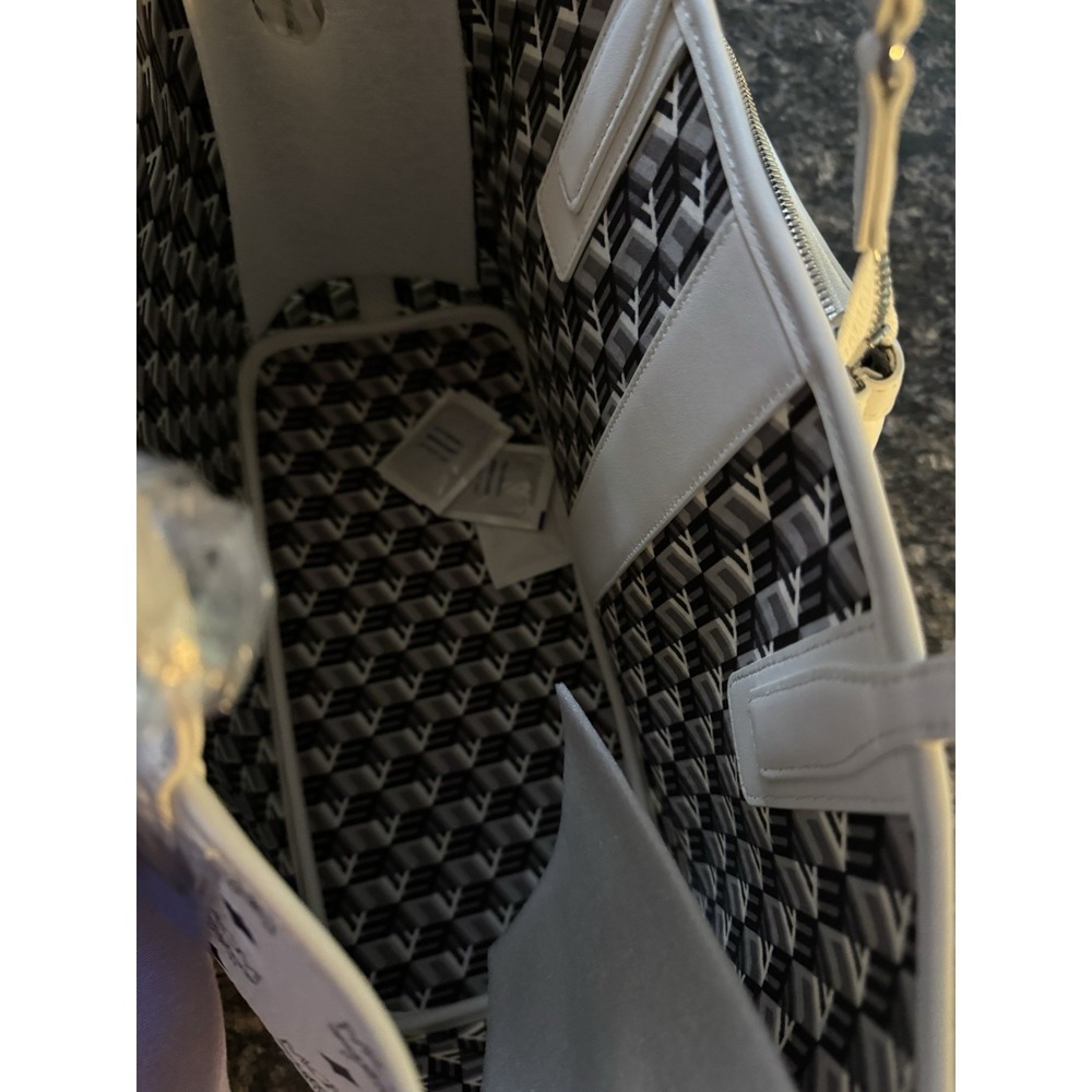 White Reversible MCM Liz Shopper In Medium Visetos - Picture 14 of 16